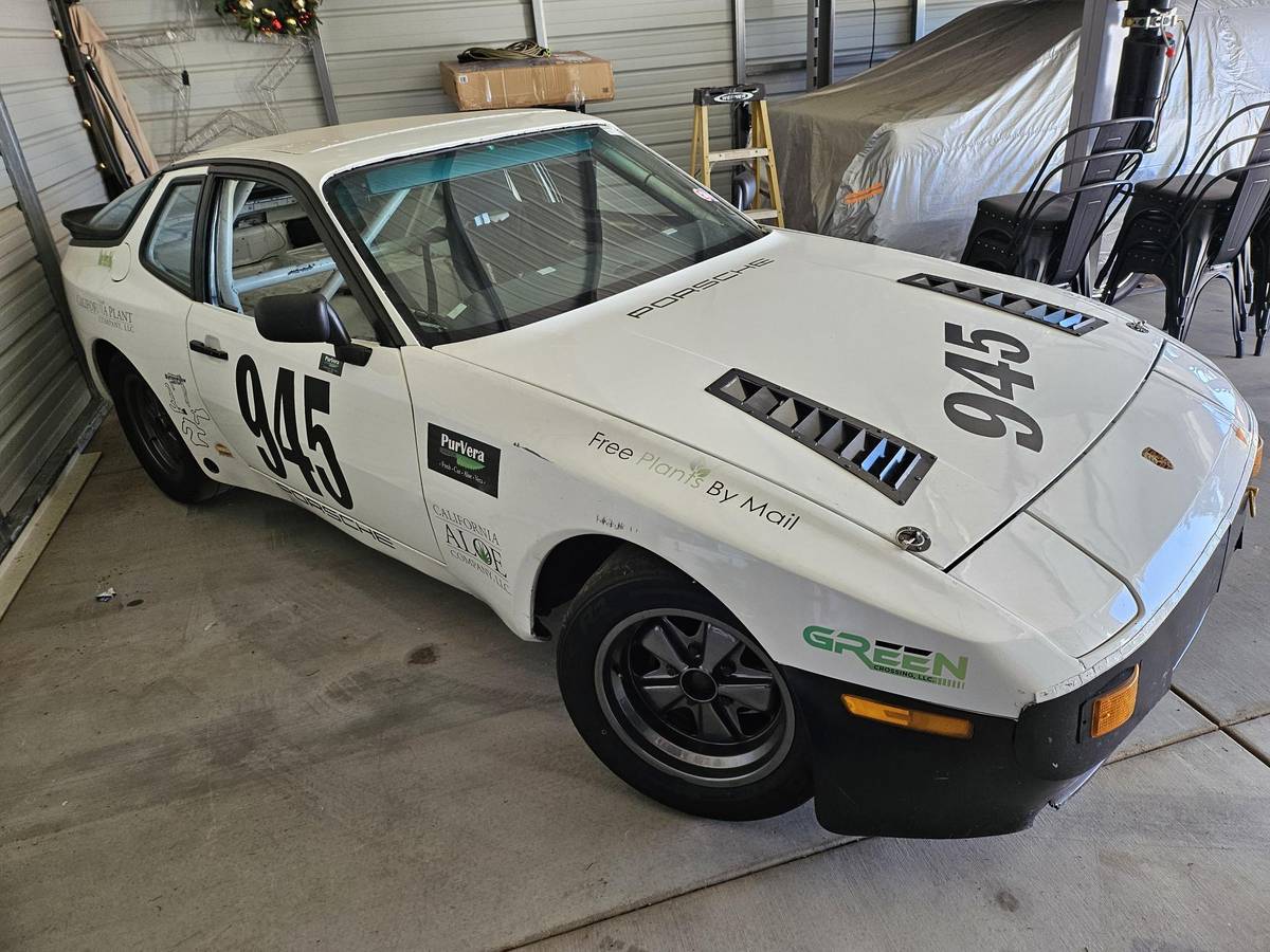 Porsche-944-1984-3