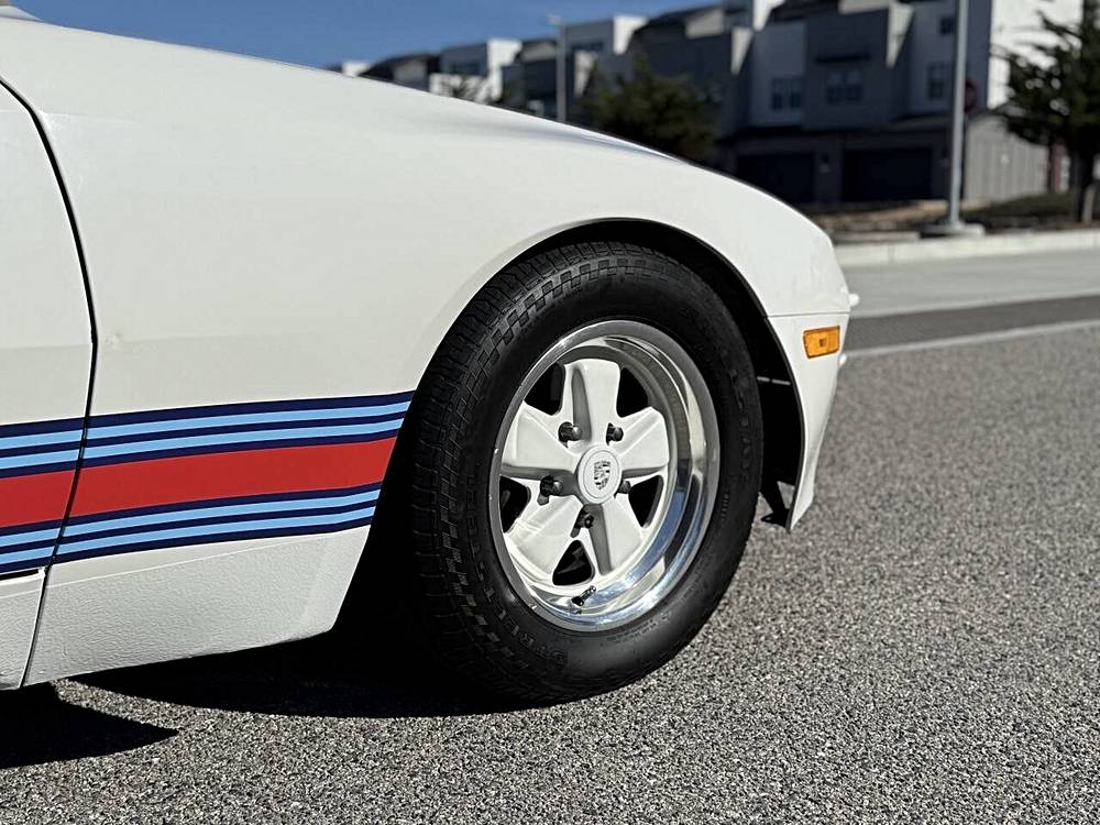 Porsche-944-1985-custom-1