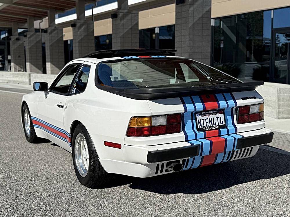 Porsche-944-1985-custom-18