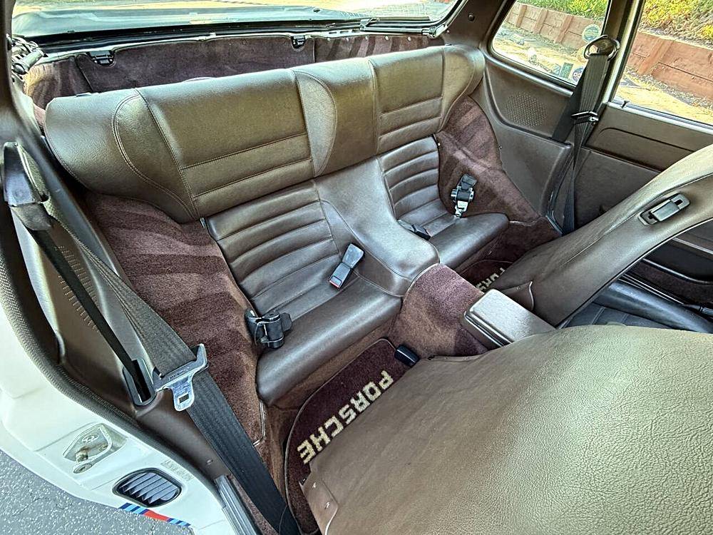 Porsche-944-1985-custom-26