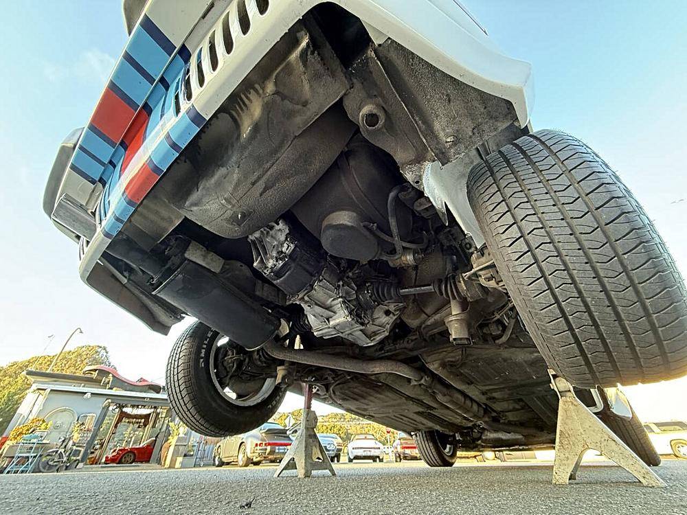 Porsche-944-1985-custom-29