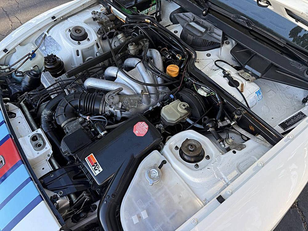 Porsche-944-1985-custom-31