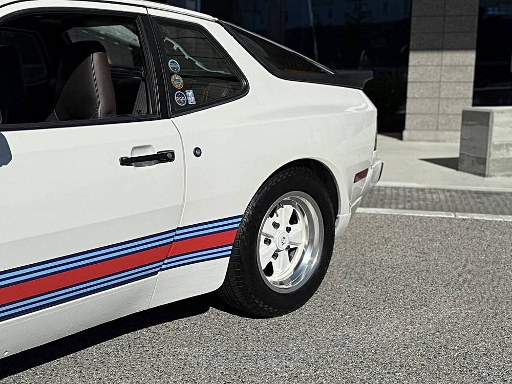 Porsche-944-1985-custom-35