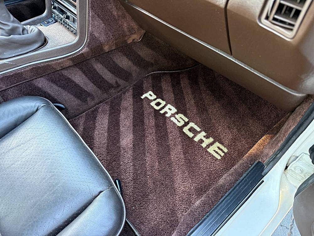 Porsche-944-1985-custom-37