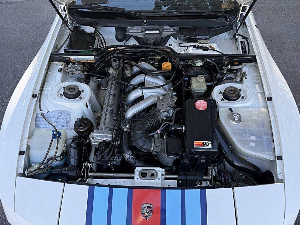 Porsche-944-1985-custom-46