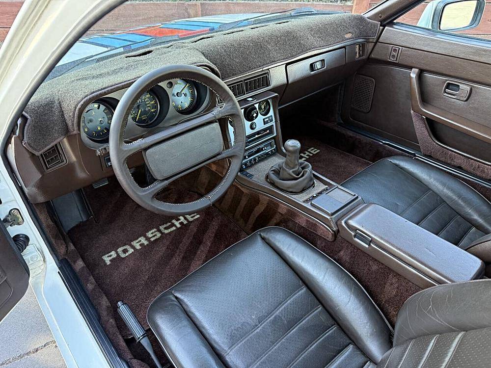 Porsche-944-1985-custom-53