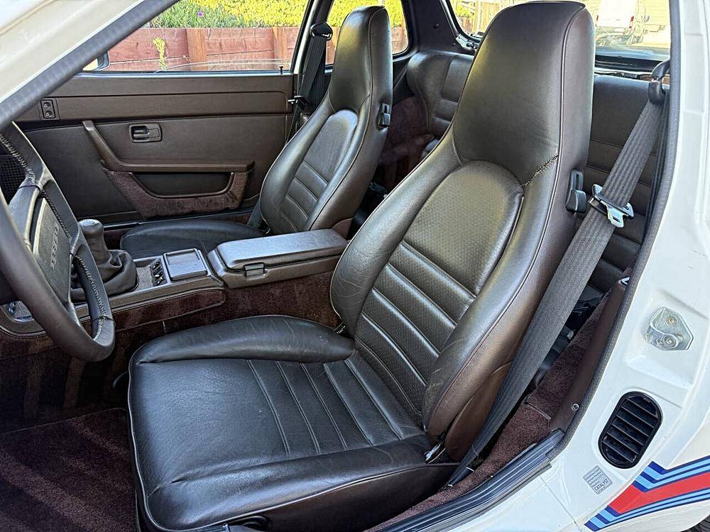 Porsche-944-1985-custom-54