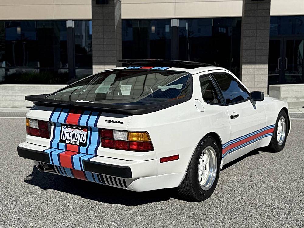 Porsche-944-1985-custom-63