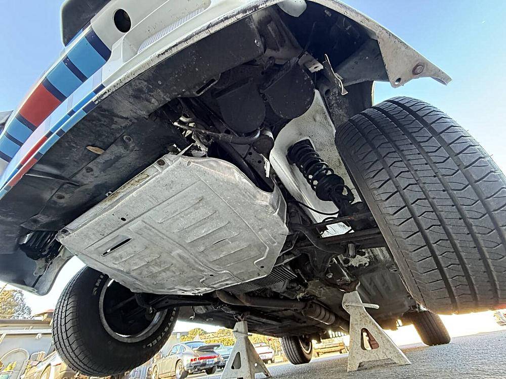 Porsche-944-1985-custom-68