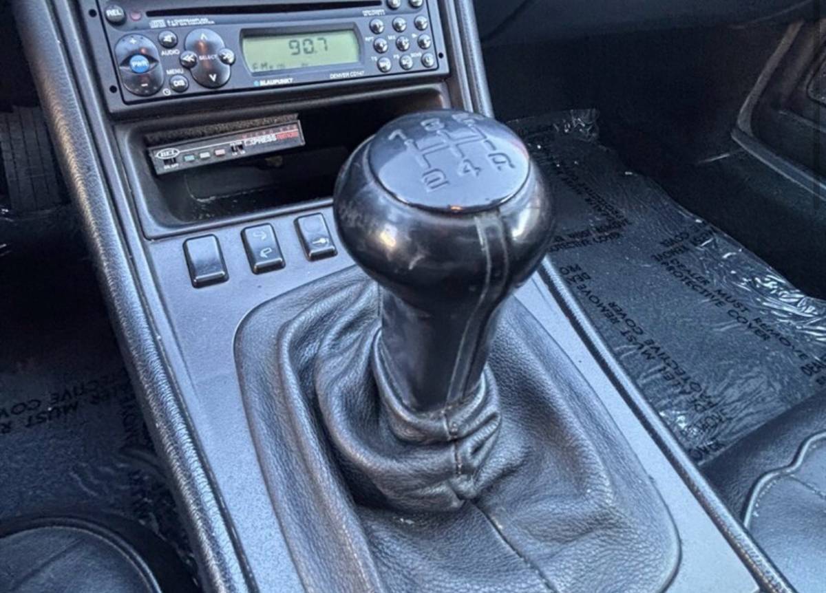 Porsche-944-1990-white-12