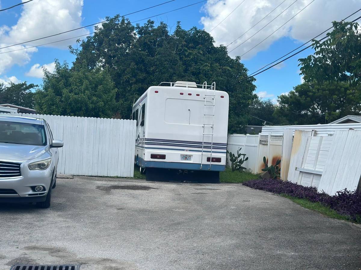 Rexhall-air-bus-1996-blue-4