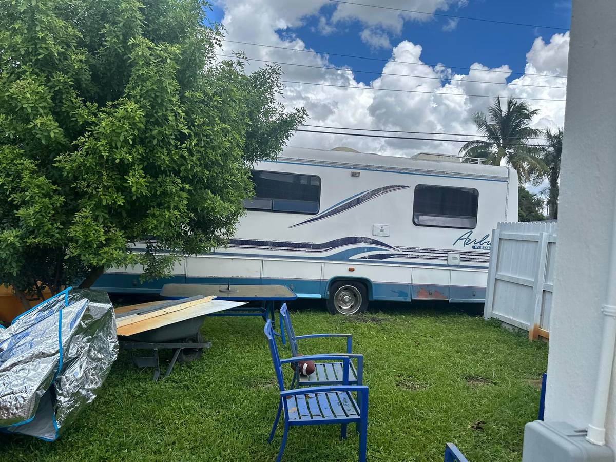 Rexhall-air-bus-1996-blue-5