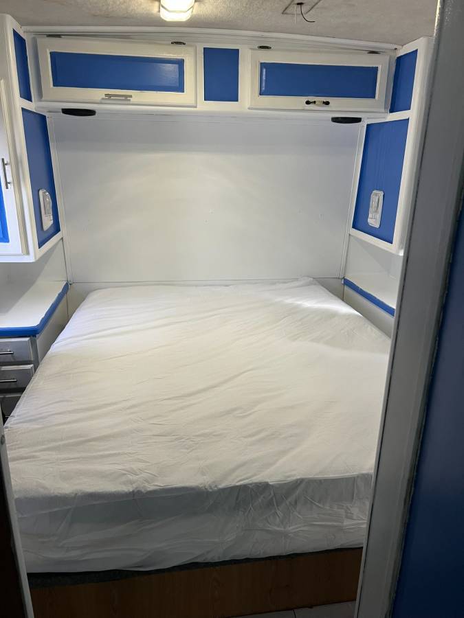 Rexhall-air-bus-1996-blue-6