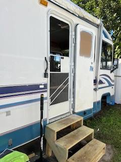 Rexhall-air-bus-1996-blue