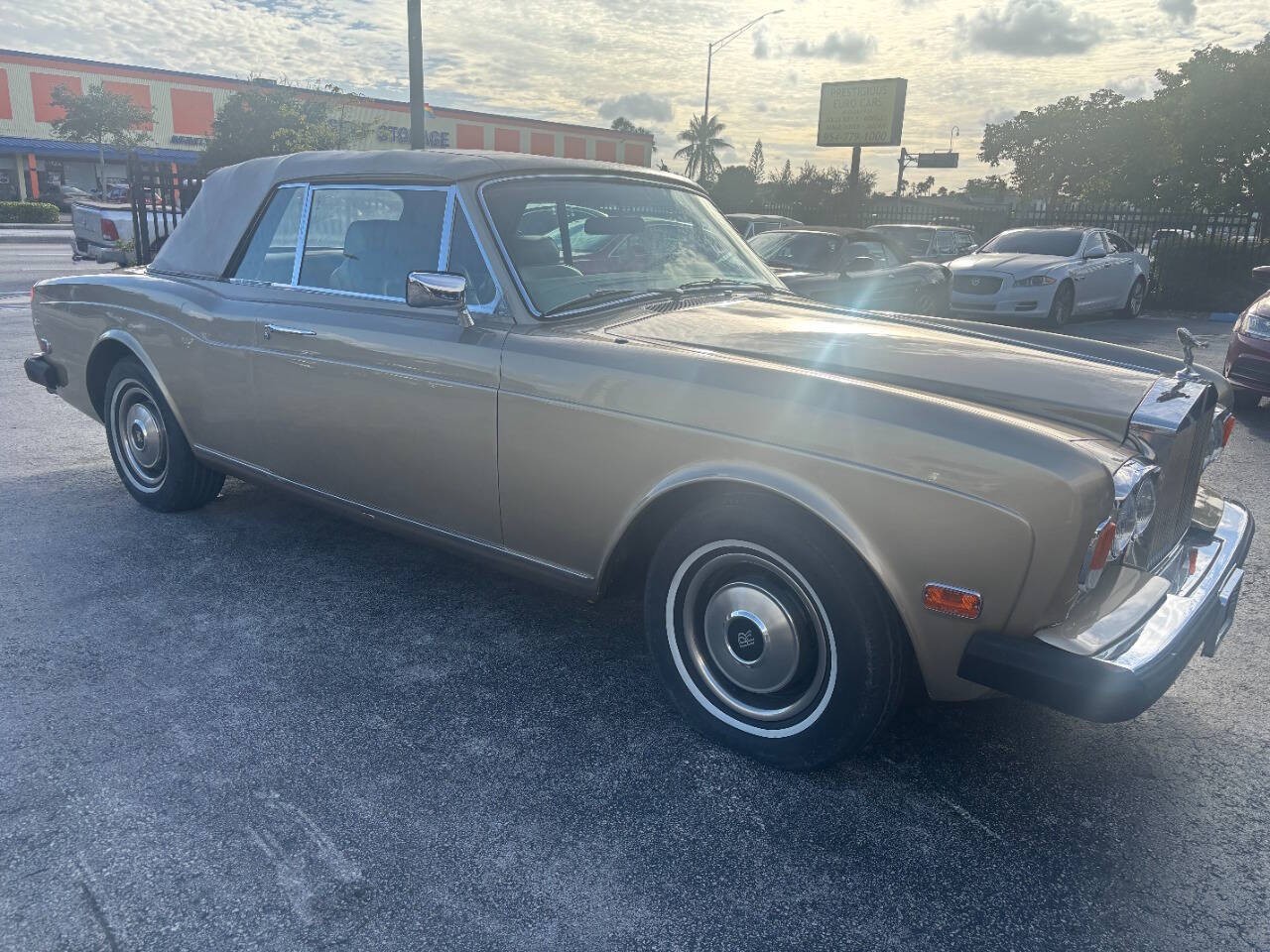 Rolls-Royce-Corniche-1981-Convertible-2