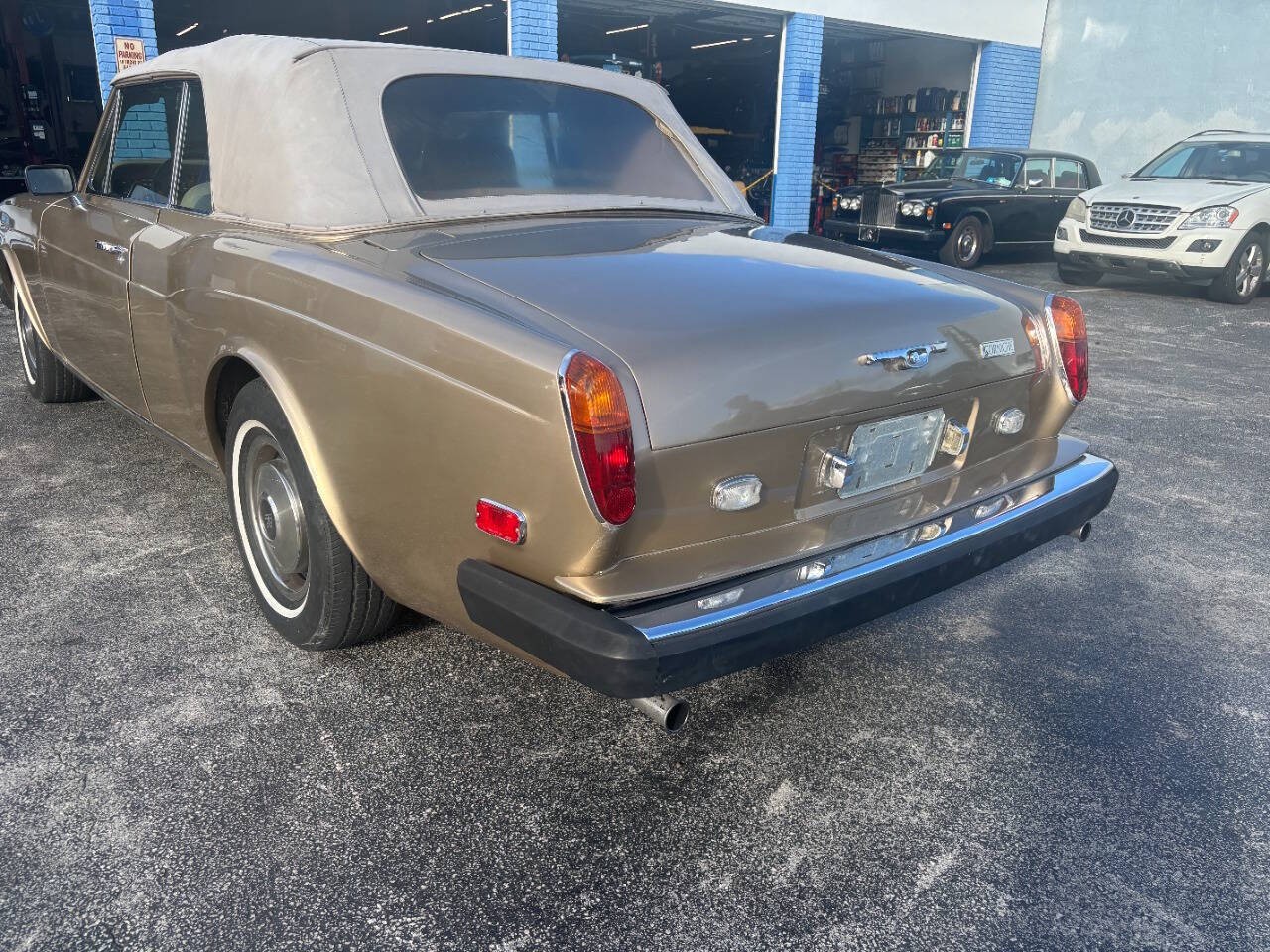 Rolls-Royce-Corniche-1981-Convertible-3