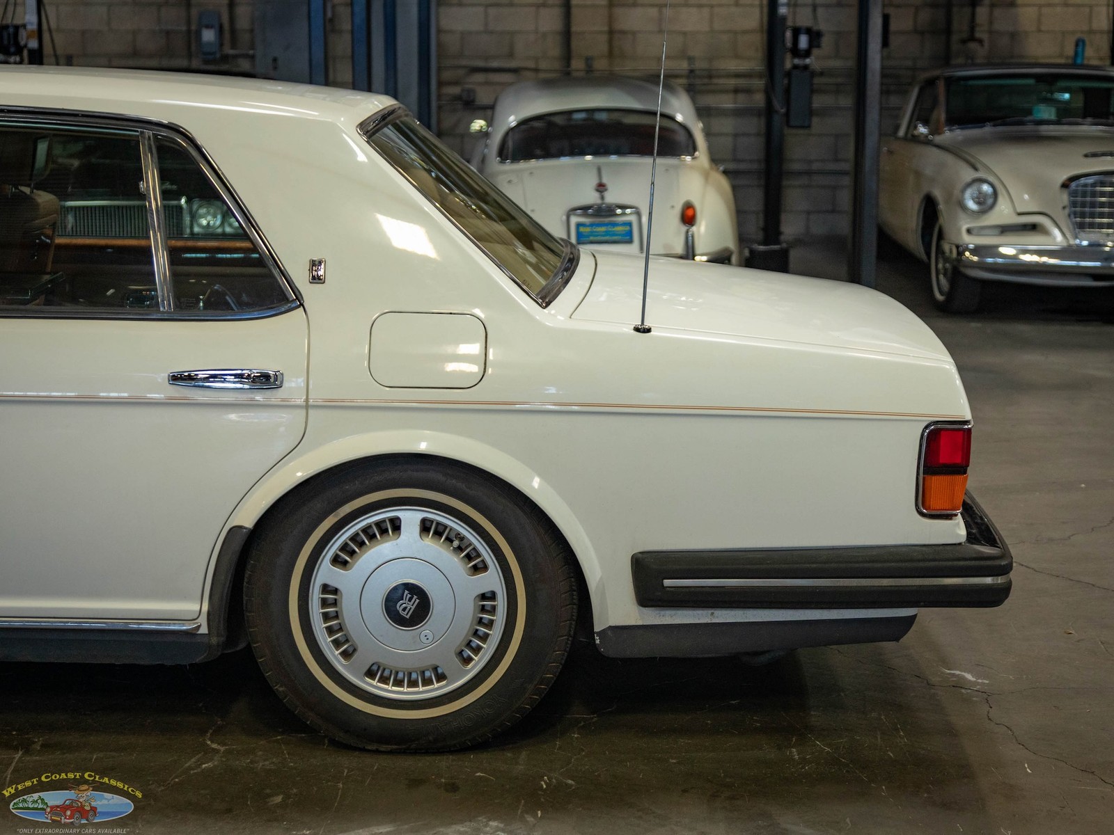 Rolls-Royce-Flying-Spur-1995-Sedan-3