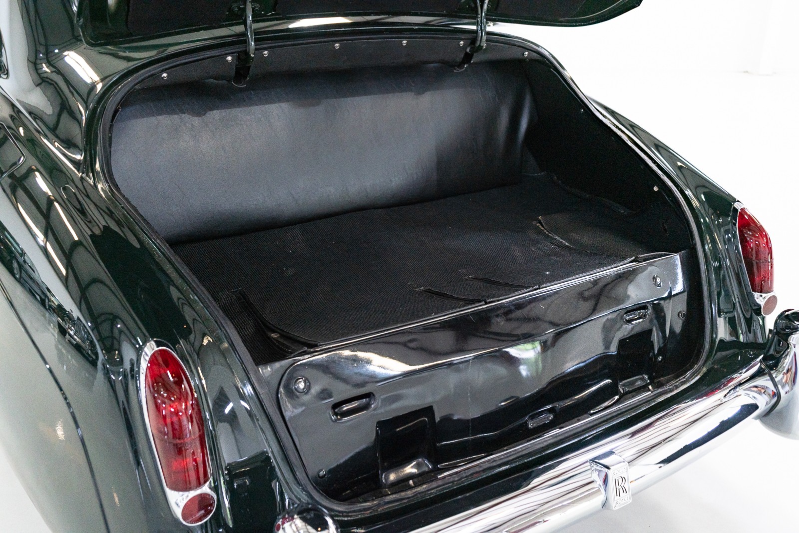 Rolls-Royce-Silver-Cloud-1963-Saloon-12