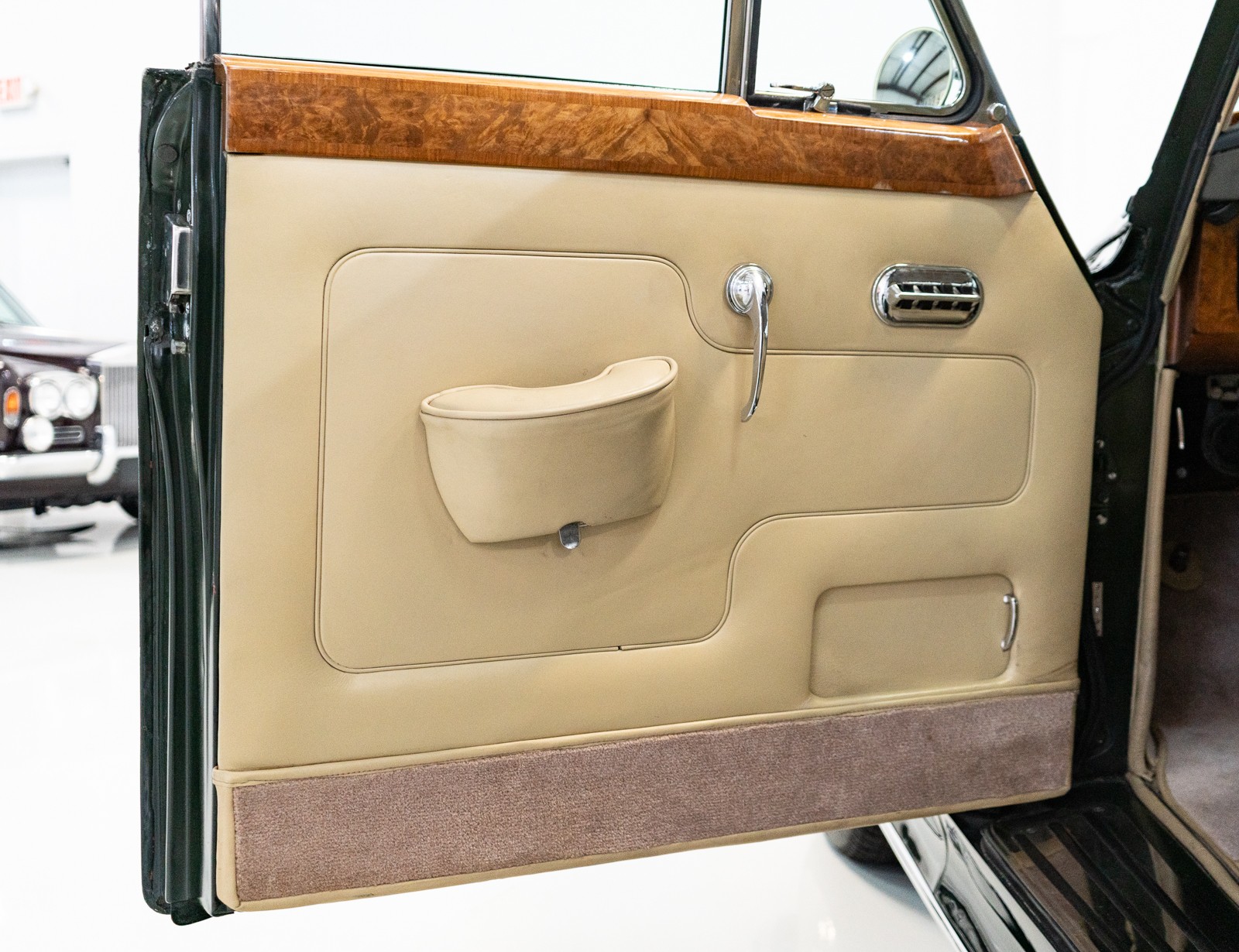 Rolls-Royce-Silver-Cloud-1963-Saloon-13