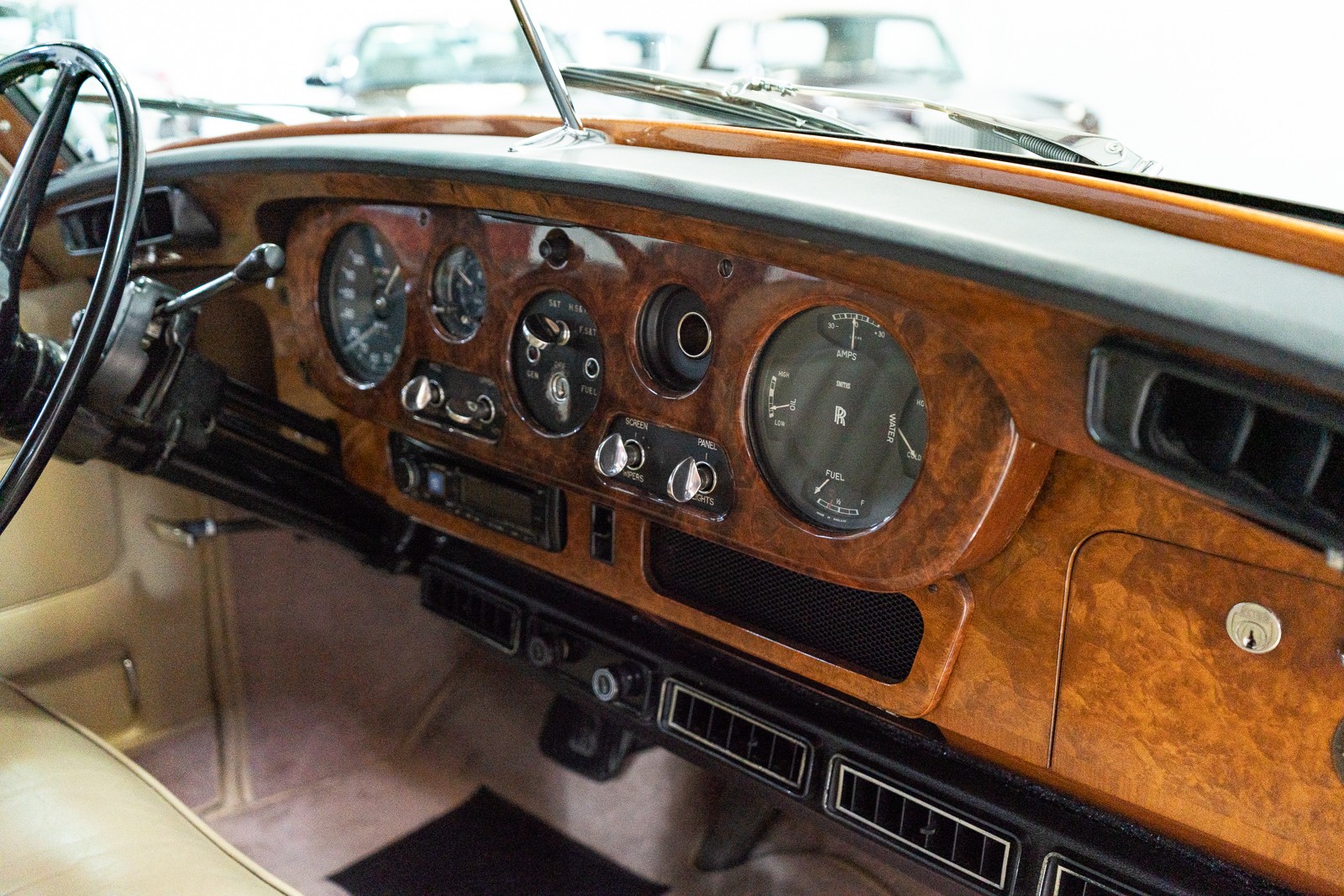 Rolls-Royce-Silver-Cloud-1963-Saloon-19