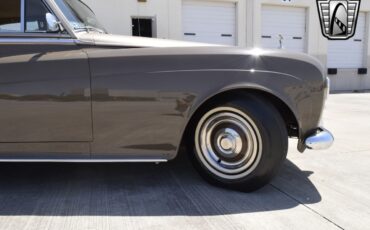 Rolls-Royce-Silver-Cloud-1965-sedan-11