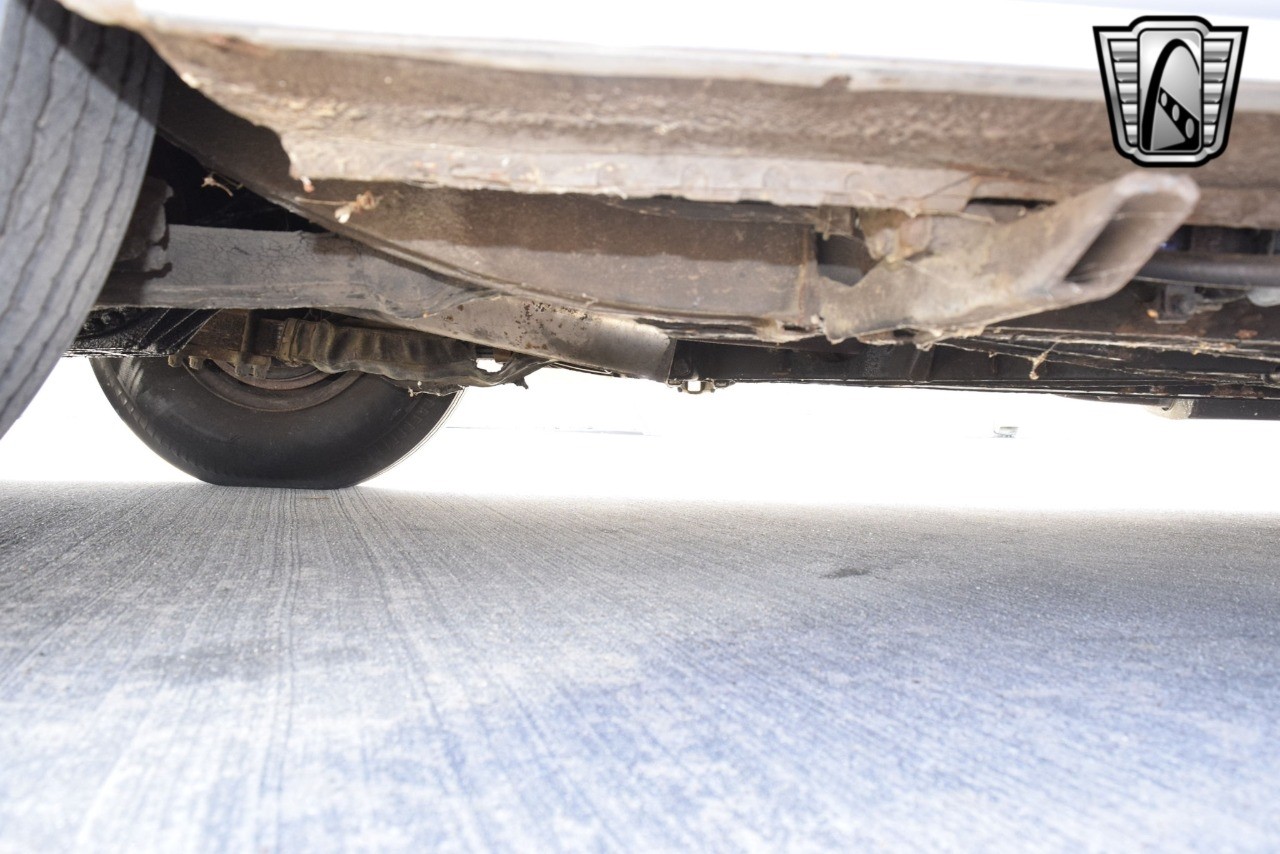 Rolls-Royce-Silver-Cloud-1965-sedan-16