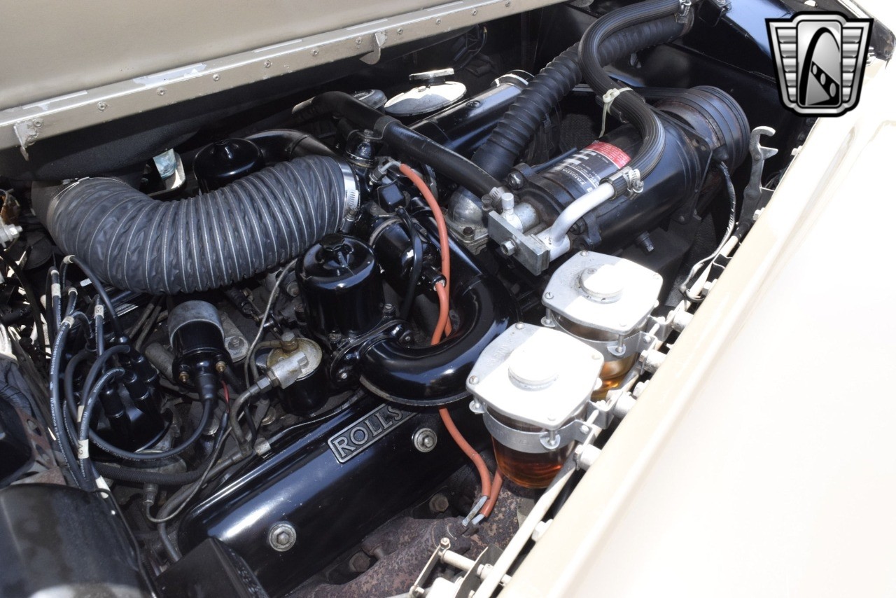 Rolls-Royce-Silver-Cloud-1965-sedan-19