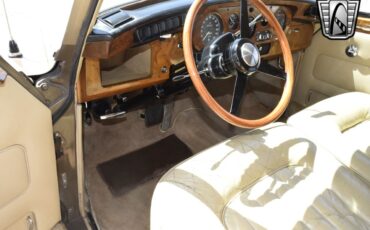 Rolls-Royce-Silver-Cloud-1965-sedan-22