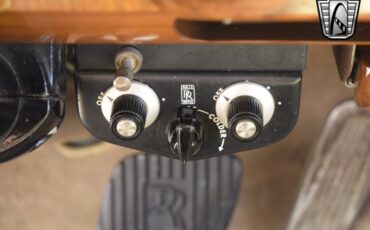 Rolls-Royce-Silver-Cloud-1965-sedan-23