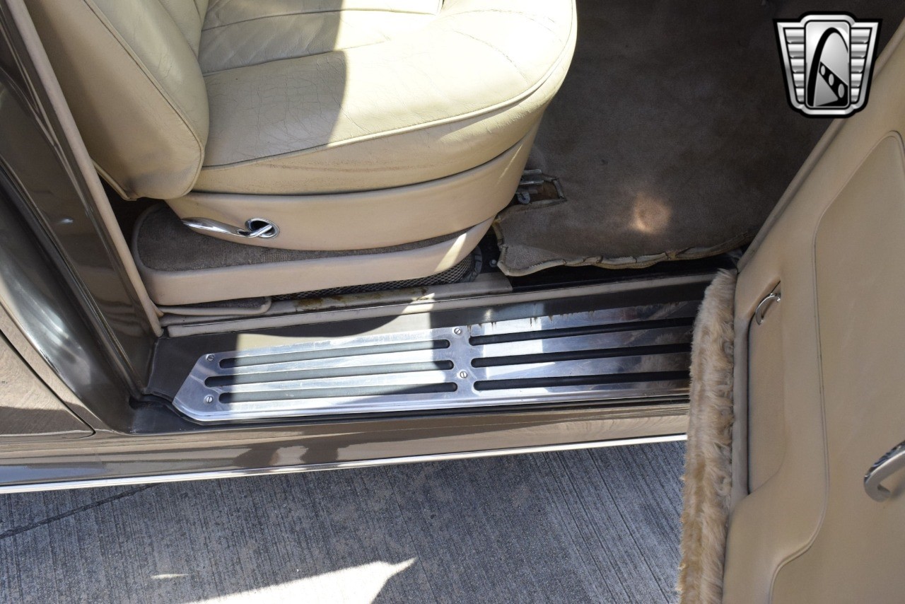 Rolls-Royce-Silver-Cloud-1965-sedan-25