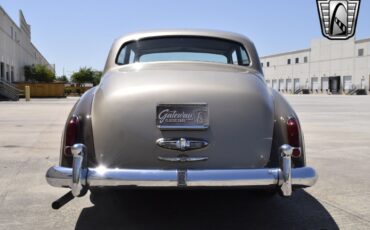 Rolls-Royce-Silver-Cloud-1965-sedan-3