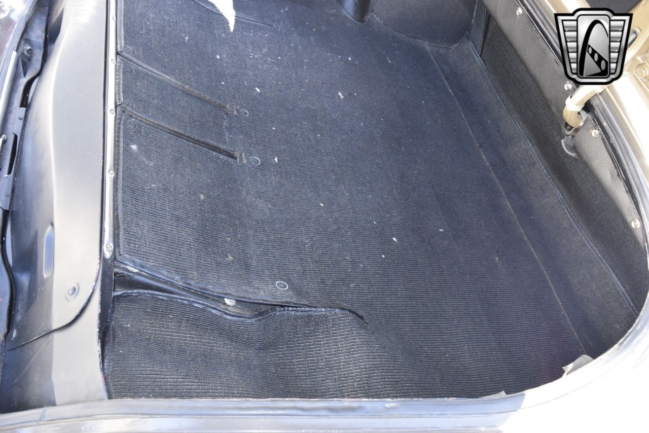 Rolls-Royce-Silver-Cloud-1965-sedan-30