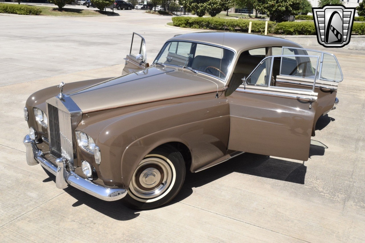 Rolls-Royce-Silver-Cloud-1965-sedan-31