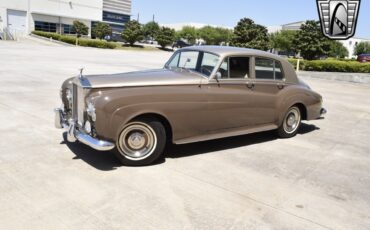 Rolls-Royce-Silver-Cloud-1965-sedan-33