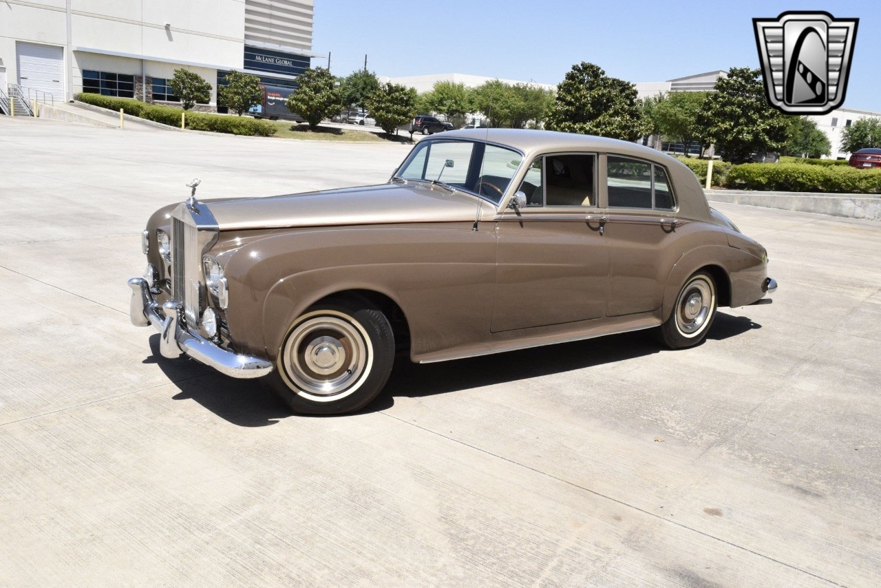 Rolls-Royce-Silver-Cloud-1965-sedan-33