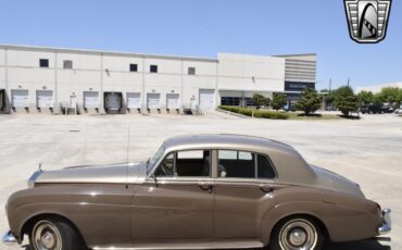 Rolls-Royce-Silver-Cloud-1965-sedan-34