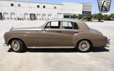 Rolls-Royce-Silver-Cloud-1965-sedan-35