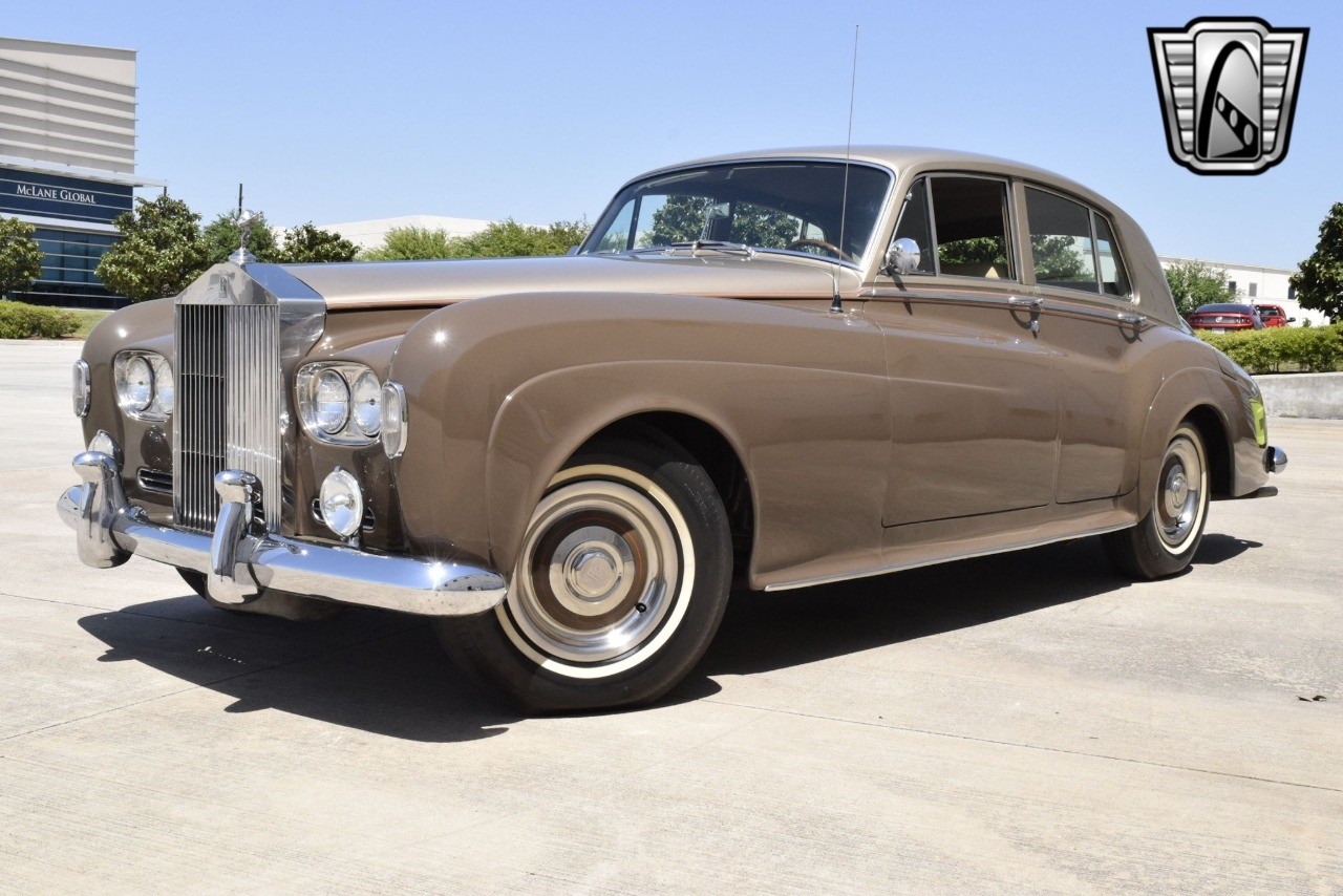 Rolls-Royce-Silver-Cloud-1965-sedan-7