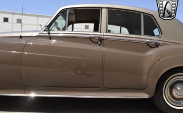 Rolls-Royce-Silver-Cloud-1965-sedan-8