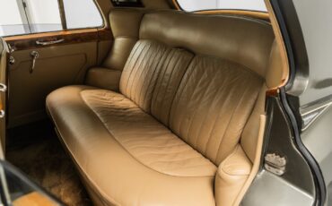 Rolls-Royce-Silver-Cloud-II-1960-Sedan-15
