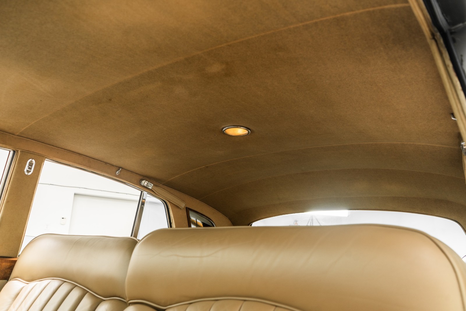 Rolls-Royce-Silver-Cloud-II-1960-Sedan-17