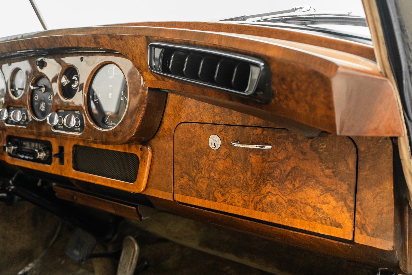 Rolls-Royce-Silver-Cloud-II-1960-Sedan-26