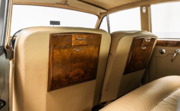 Rolls-Royce-Silver-Cloud-II-1960-Sedan-28