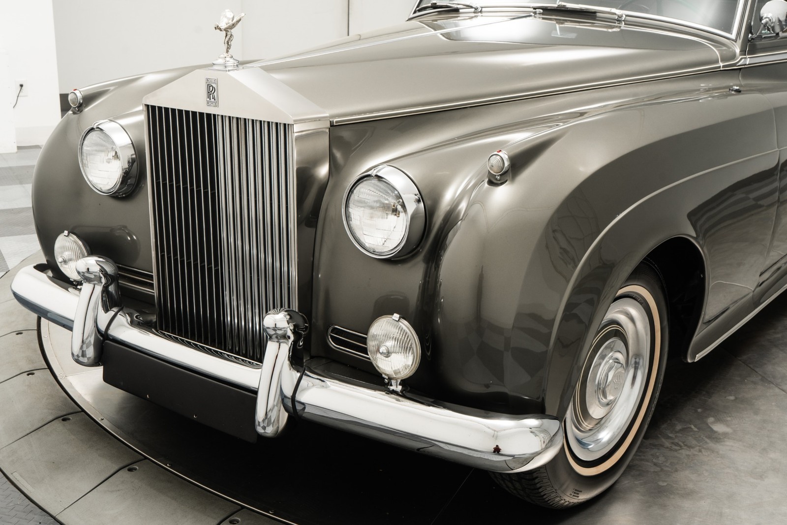 Rolls-Royce-Silver-Cloud-II-1960-Sedan-29