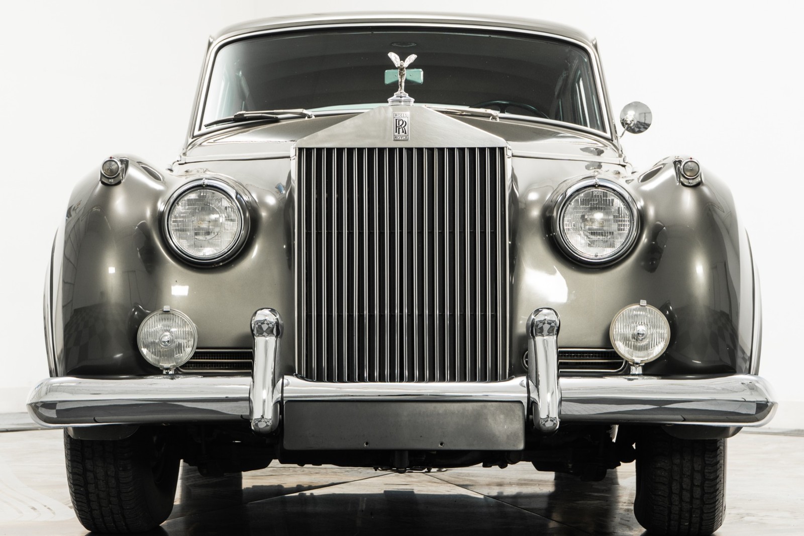 Rolls-Royce-Silver-Cloud-II-1960-Sedan-3