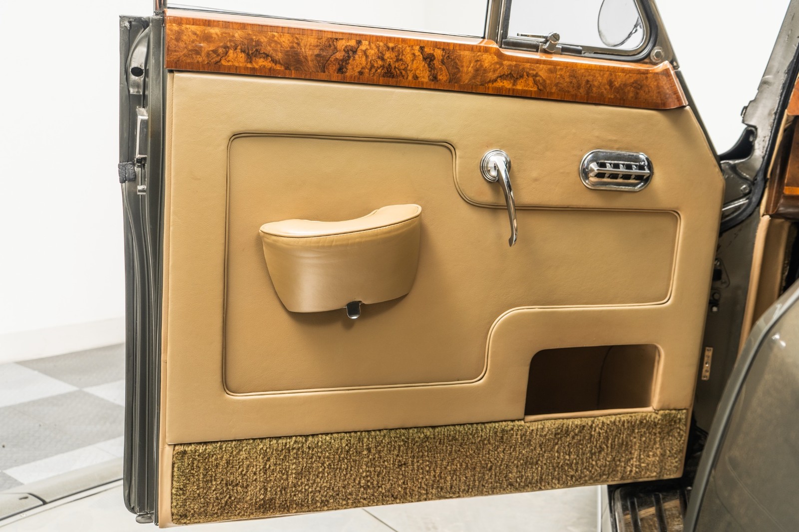 Rolls-Royce-Silver-Cloud-II-1960-Sedan-34