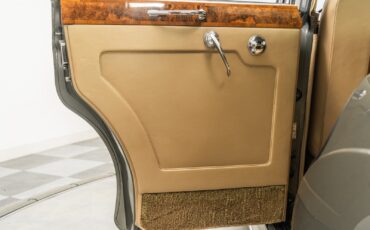 Rolls-Royce-Silver-Cloud-II-1960-Sedan-35