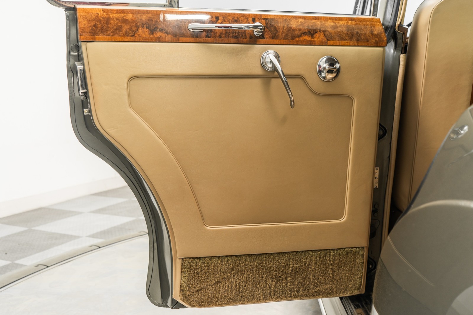 Rolls-Royce-Silver-Cloud-II-1960-Sedan-35