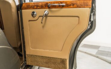 Rolls-Royce-Silver-Cloud-II-1960-Sedan-36