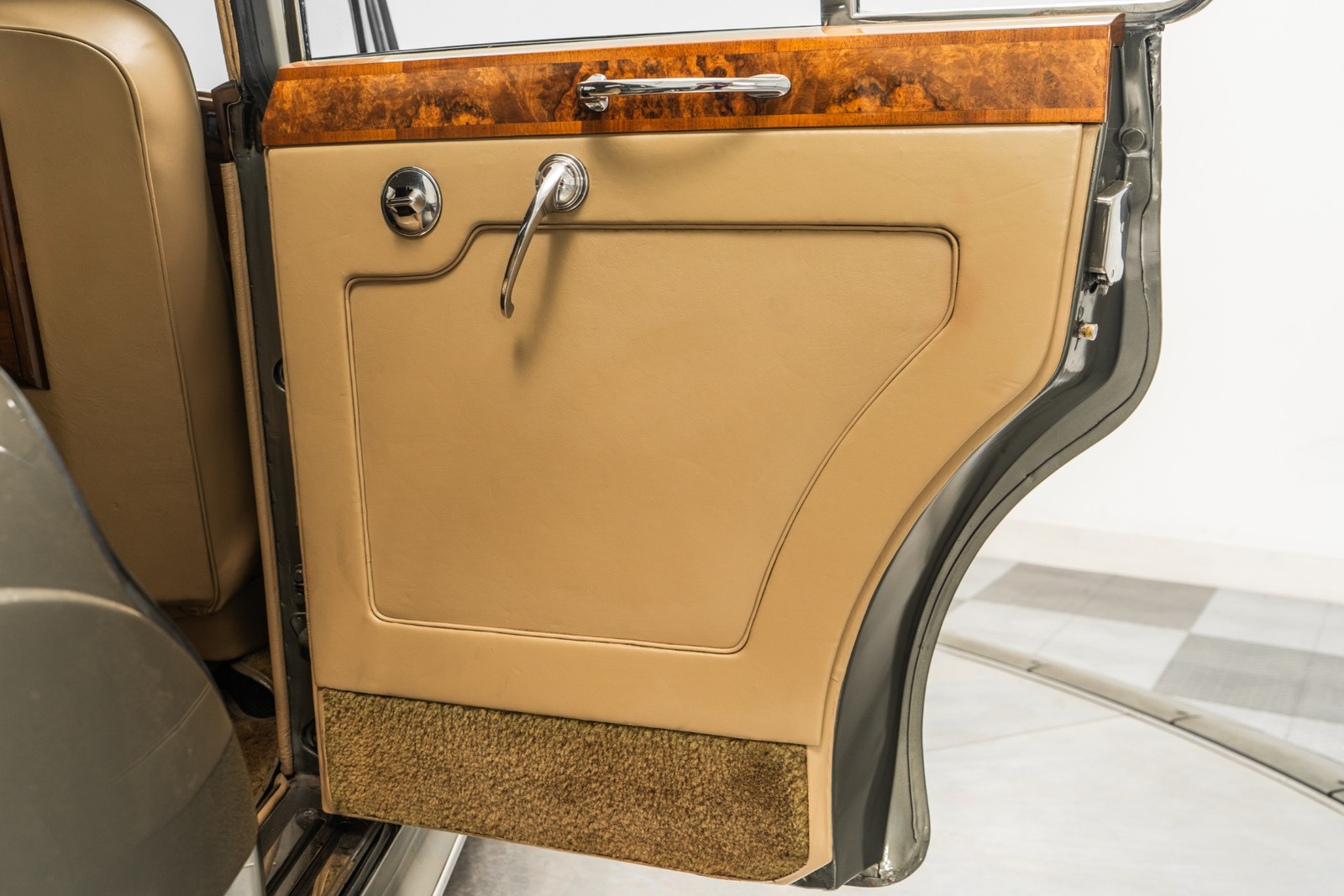 Rolls-Royce-Silver-Cloud-II-1960-Sedan-36